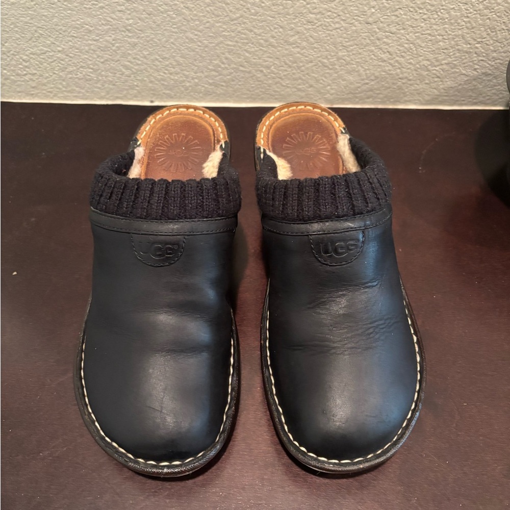 UGG Gael Black Leather wedge Slip-Ons size 8